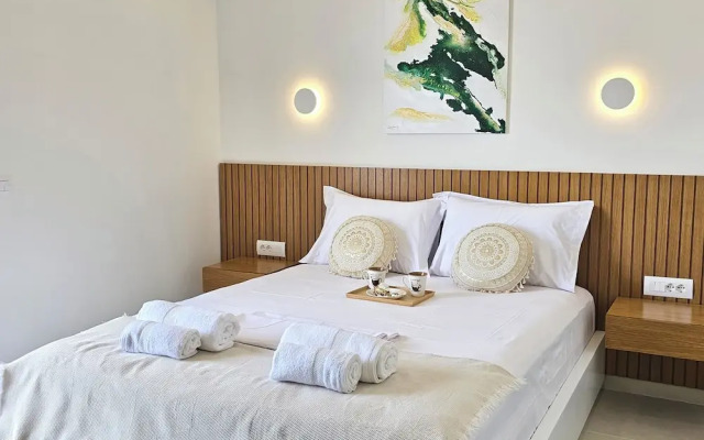 Ares Beachfront Luxury Rooms