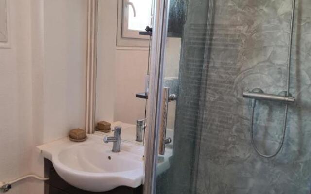 Private room in a shared apartment II