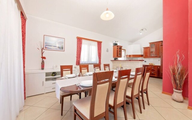 Charming 6-bed Villa in Vižinada