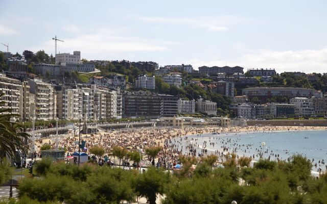 Playa de La Concha 10 Apartment by FeelFree Rentals