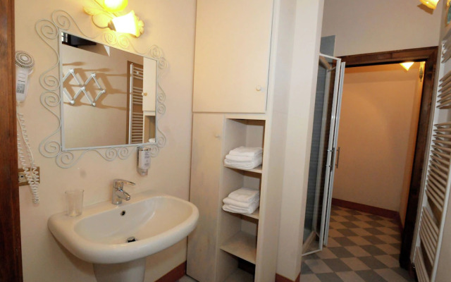 Modern Apartment in Monticelli Brusati with Pool