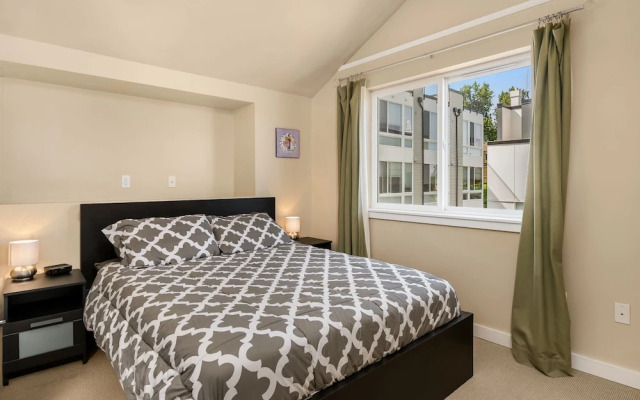 Seattle Vacation Home: Life's A Game