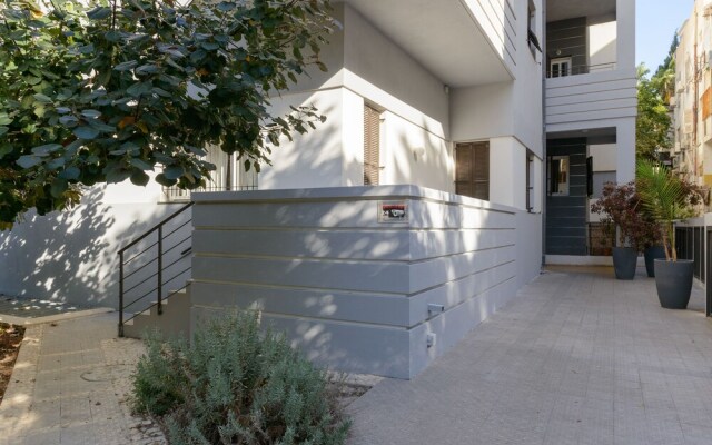 Spacious Modern Apt 1 Step To Beach