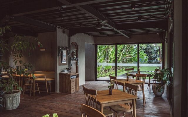 White Penny Hostel