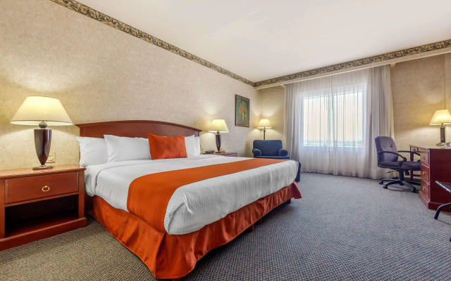 Quality Inn Monterrey La Fe