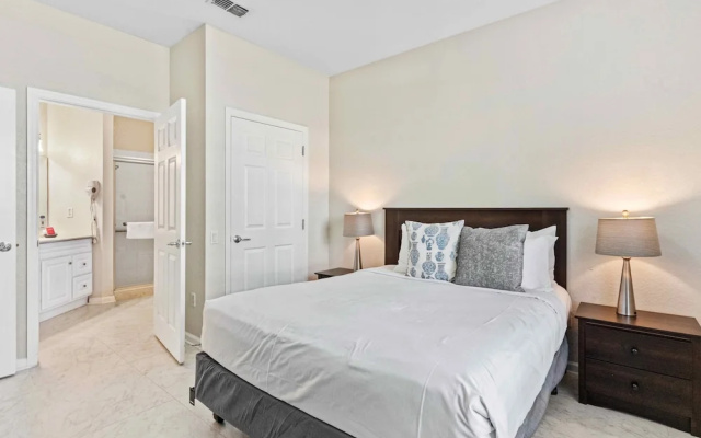 First Floor Vista Cay Condo W/free Resort Access!