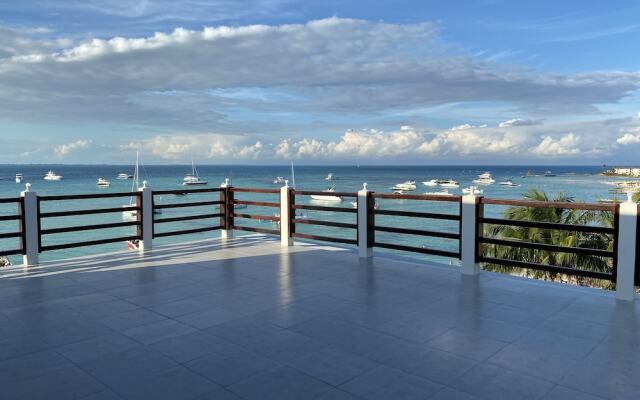 Cuxos Hotel Beachfront