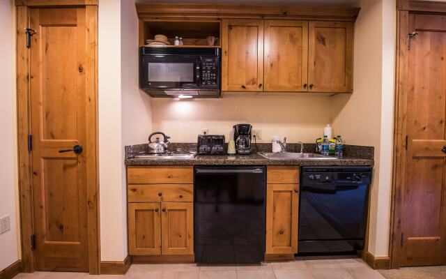 Lodge at Mountaineer Square
