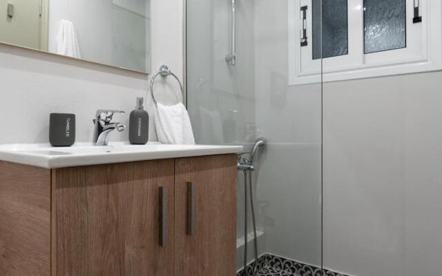 ?Bsolute Athens Viii