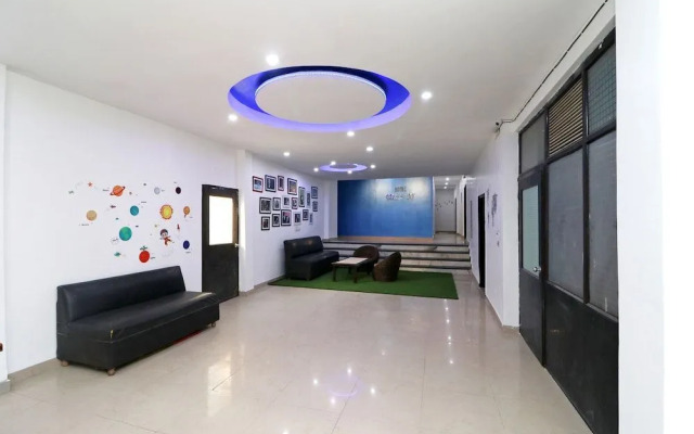 Hotel Dazzle Inn by OYO Rooms