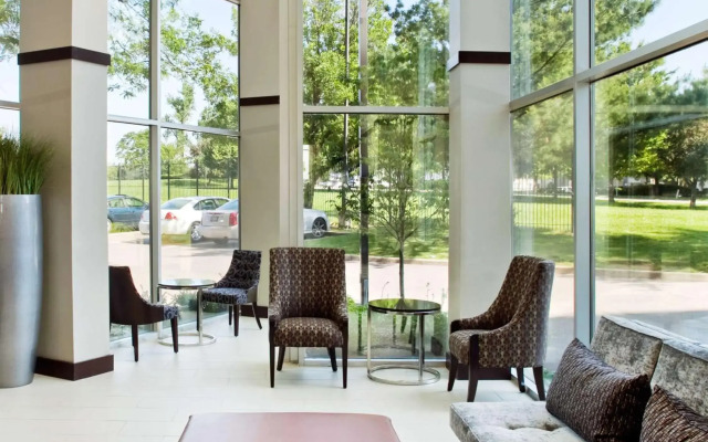 Embassy Suites by Hilton St. Louis Airport