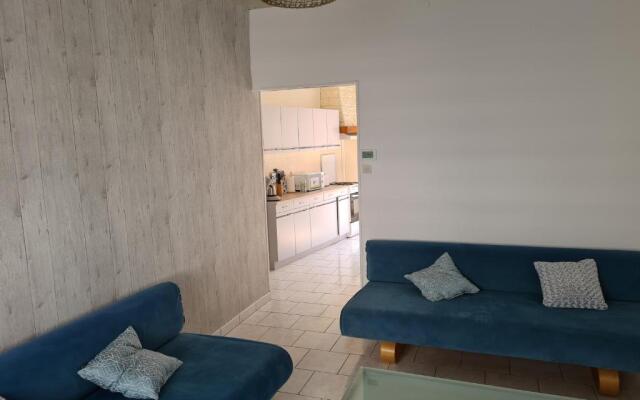 "Les Embruns" Maison meublée, proche de la mer