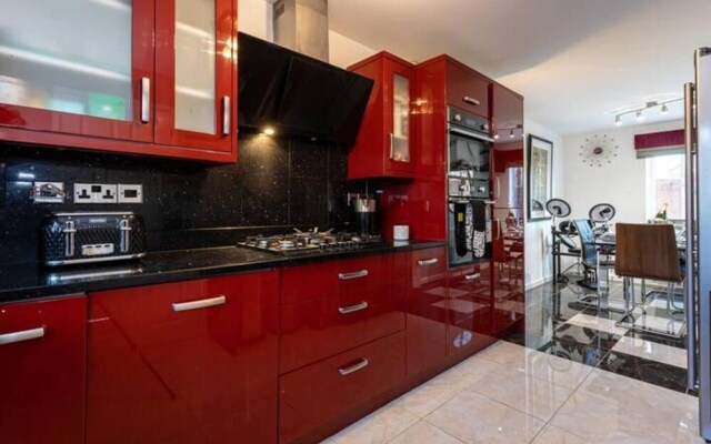 Beautifully Designed 3 Bed House - in Manchester