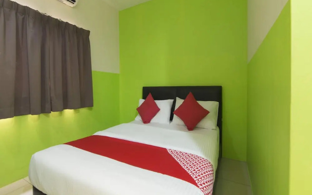 OYO 44072 Mines Cempaka Hotel