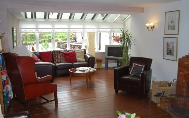 Bridge of Lochay Hotel
