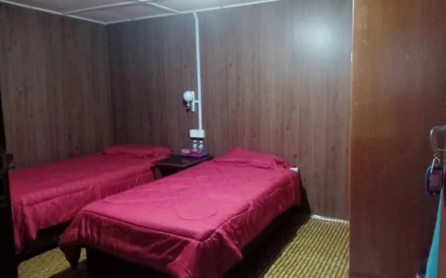 OYO 90675 Holiday View Inn