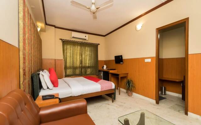 Malik Court by OYO Rooms