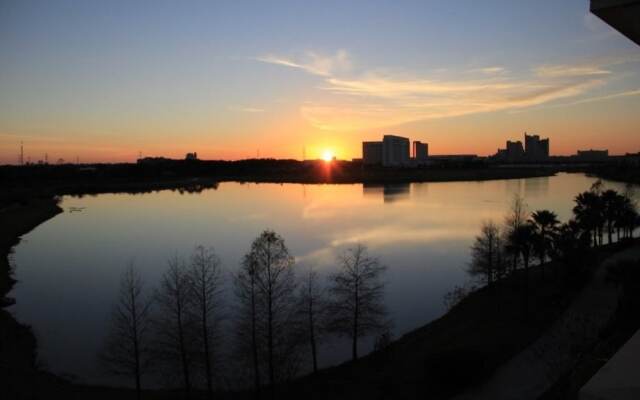 Lake View Penthouse Loft