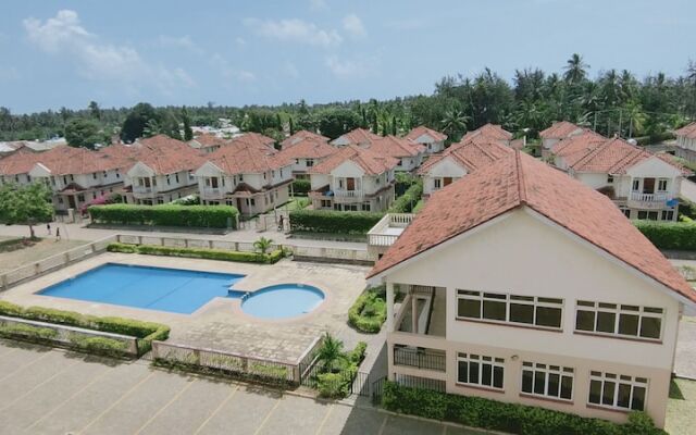 Azanza Mtwapa Holiday Home-B