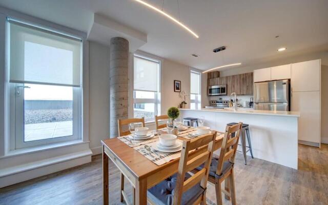 Ocean Bay New Luxury Condo Sleeps 5 Parking, Coffee, AC