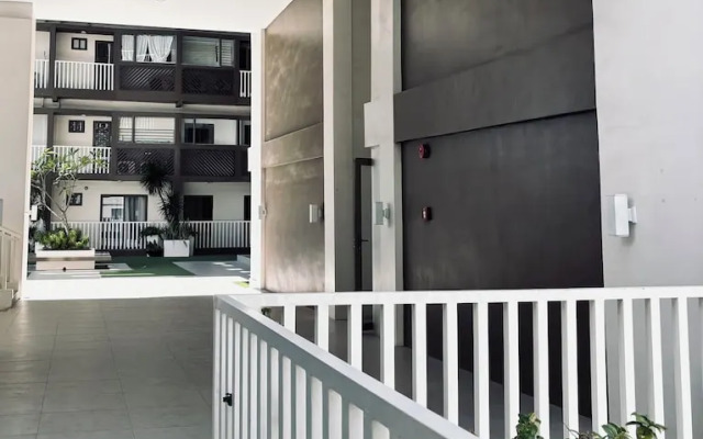 Bright & Airy Urban Escape