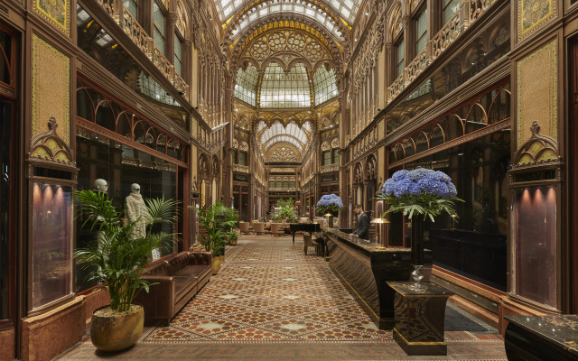 Párisi Udvar Hotel Budapest, part of Hyatt