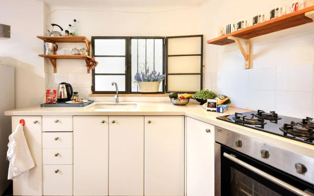 Modern-Rustic Haven in the City by Sea N Rent