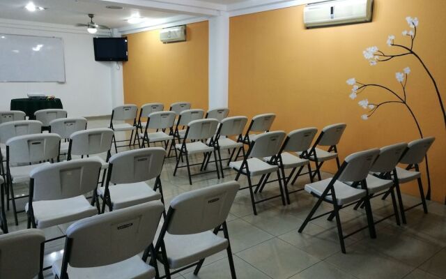 Отель Windsor Plaza