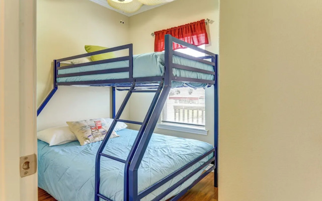 Walk to Beach: Bayfront Gilchrist Getaway!