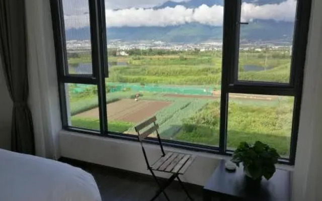 Dali Starry Night Inn