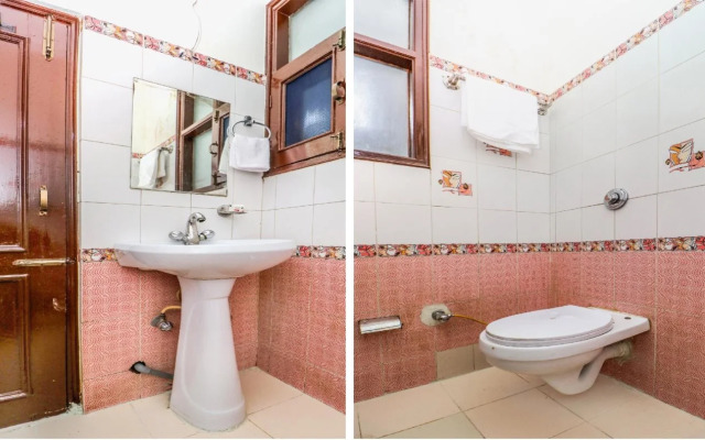Preet Lodge Mohali by OYO Rooms