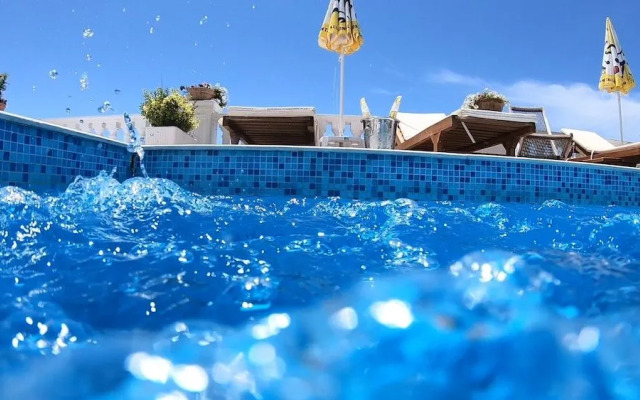 Paradise Lukova Hotel