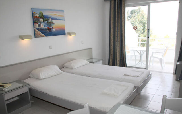 Lagonas Beach Hotel