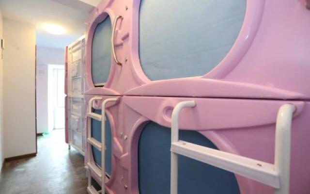 You Wo capsule Hostel