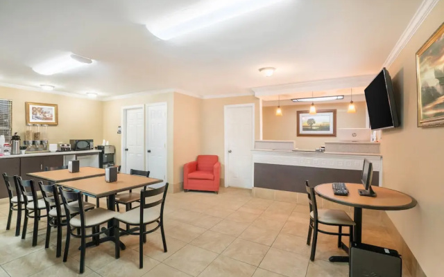 Travelodge by Wyndham Santee