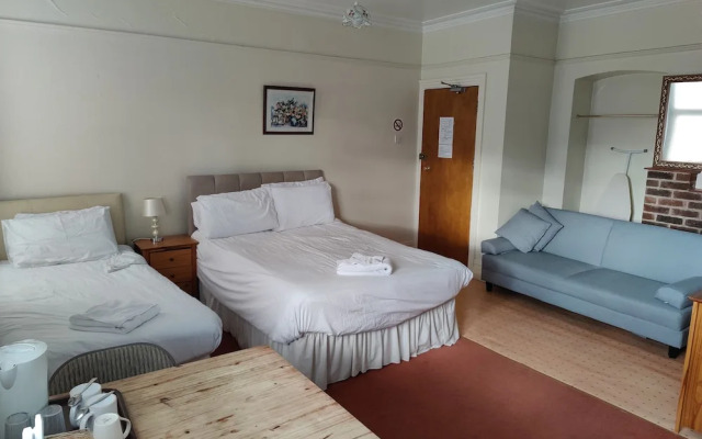 Ricky Road Guest House - Budget