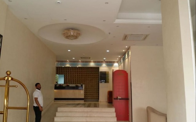 Bhanis Hotel