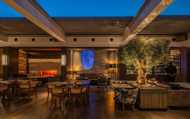 Kwetu Nairobi, Curio Collection By Hilton