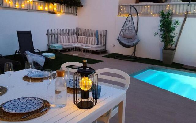 R127 Moderna villa cerca del mar
