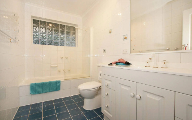 Roseland Holiday House