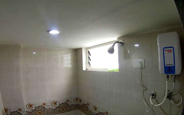 OYO HOME 84939 Choudhary White House