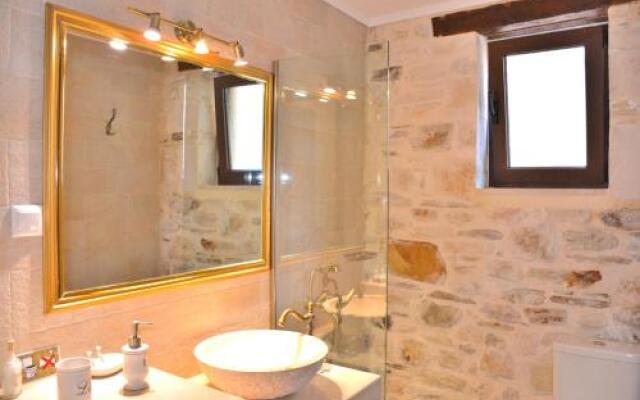 Luxury Suites in Panormo