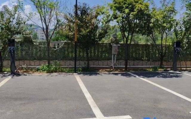 Yizhang Xinsheng Hot Spring Hotel