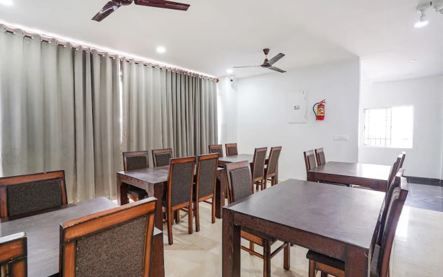 Fabhotel Rlv Green Palace