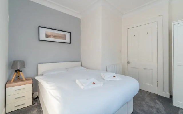 Silver Lining Charming Meadowbank Flat