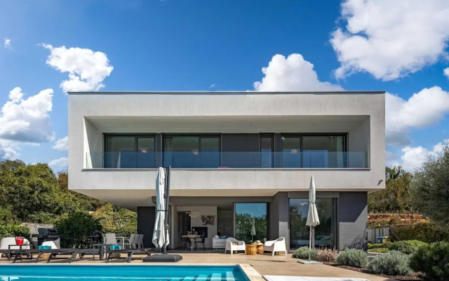 Villa Luxor With Heated Pool