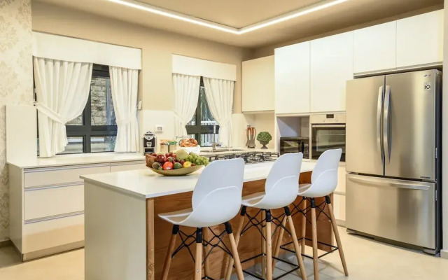 Luxury Keren Hayesod
