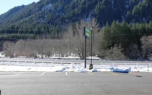 Seasons Motel