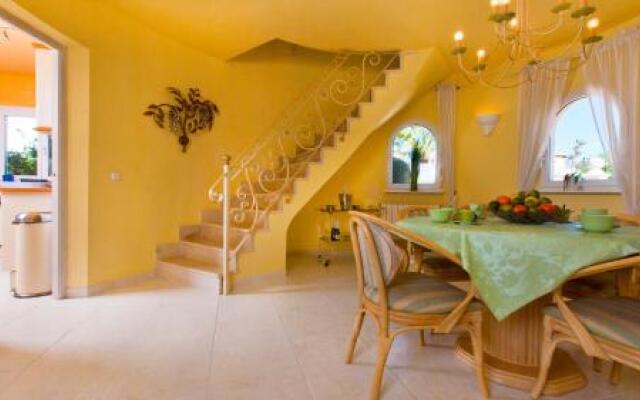V. Bel Villa