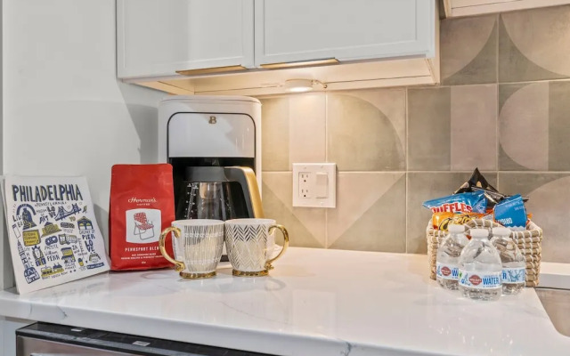 Stylish 1BR/2BA Near Liberty Bell